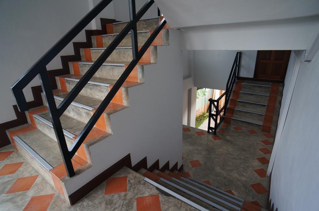 Hotel Manee Cool Mueang à Chiang Mai Extérieur photo