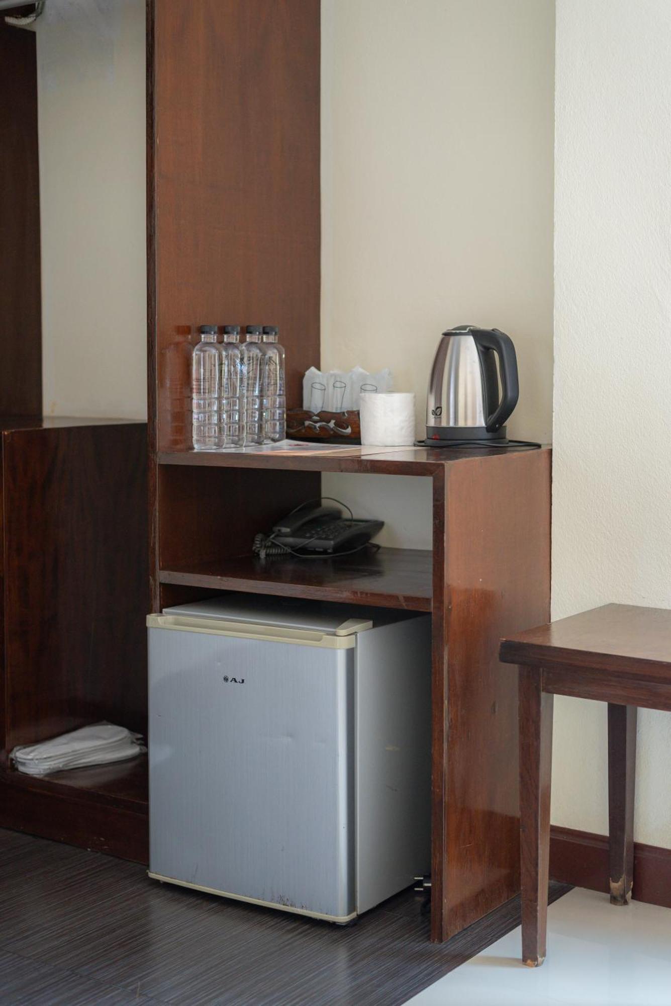 Hotel Manee Cool Mueang à Chiang Mai Extérieur photo