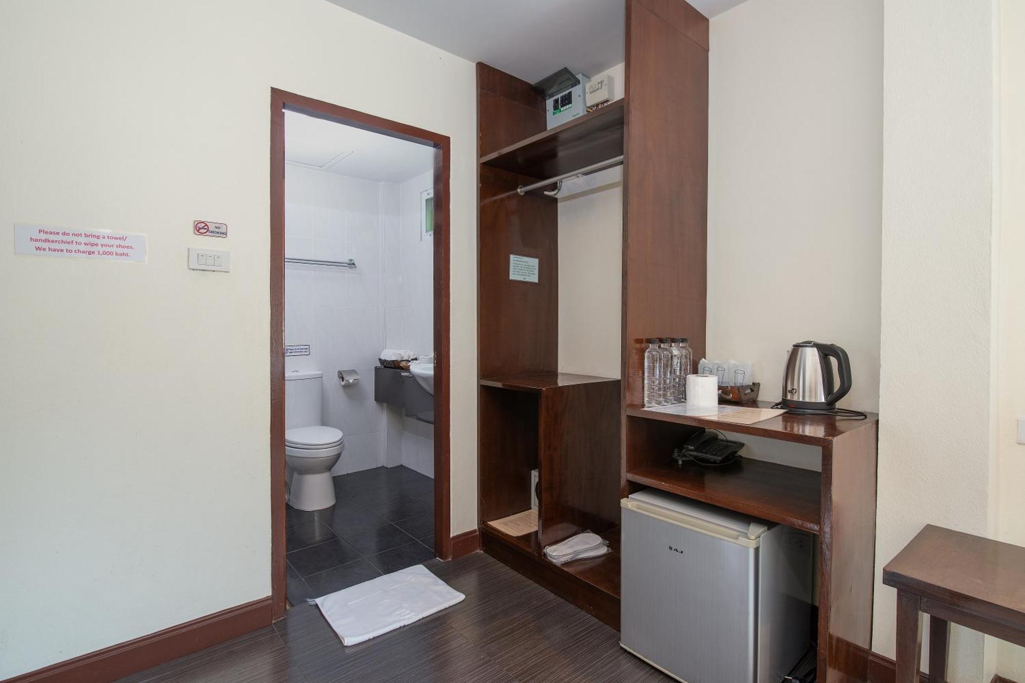 Hotel Manee Cool Mueang à Chiang Mai Extérieur photo