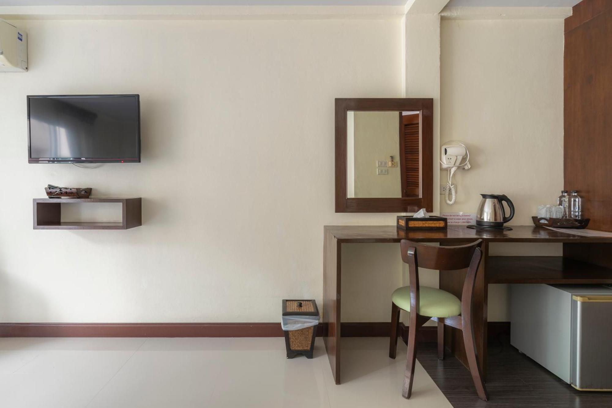 Hotel Manee Cool Mueang à Chiang Mai Extérieur photo
