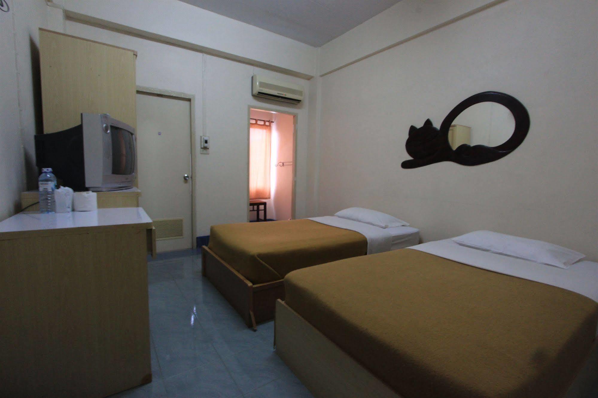 Hotel Manee Cool Mueang à Chiang Mai Extérieur photo