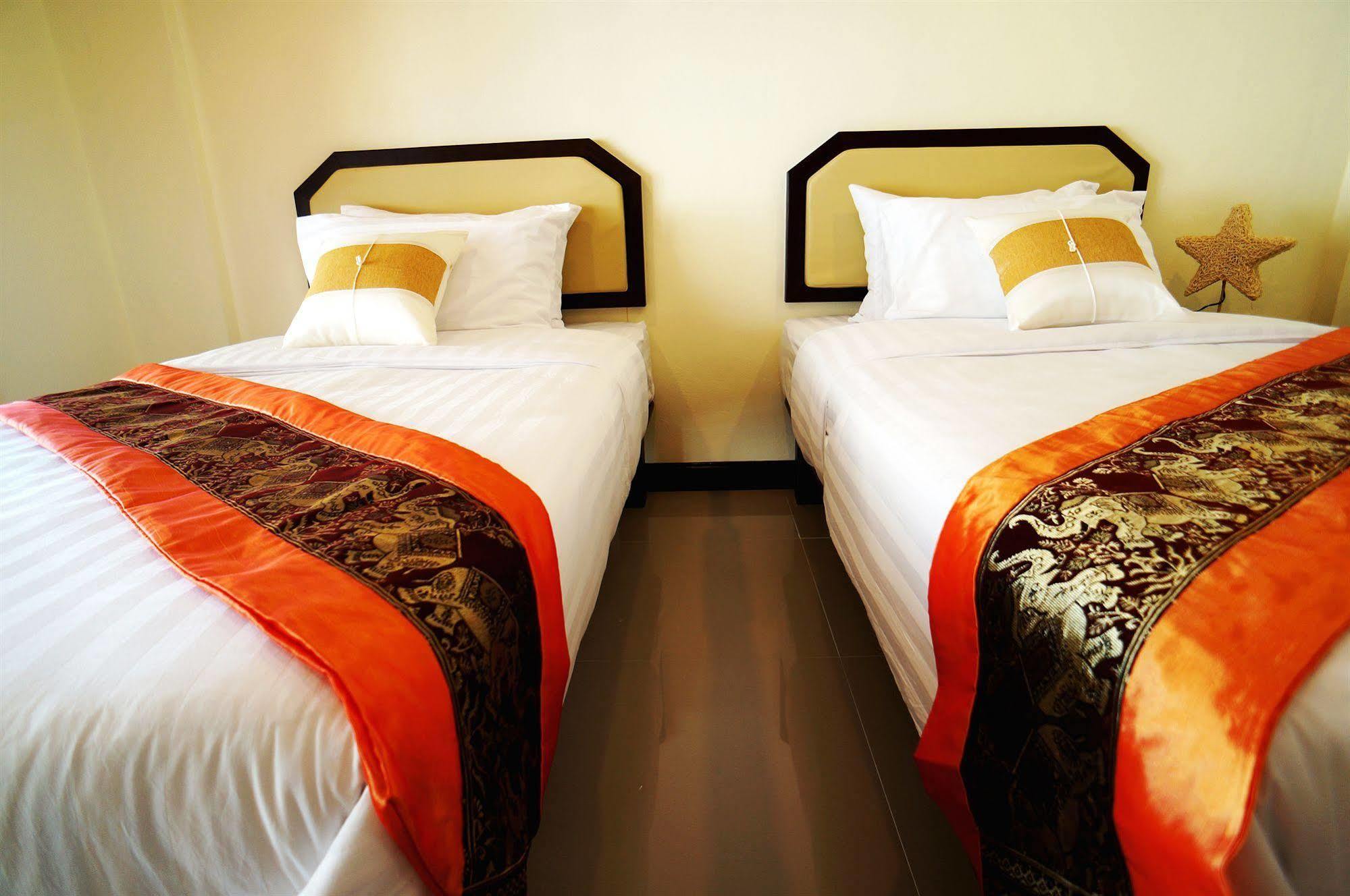 Hotel Manee Cool Mueang à Chiang Mai Extérieur photo