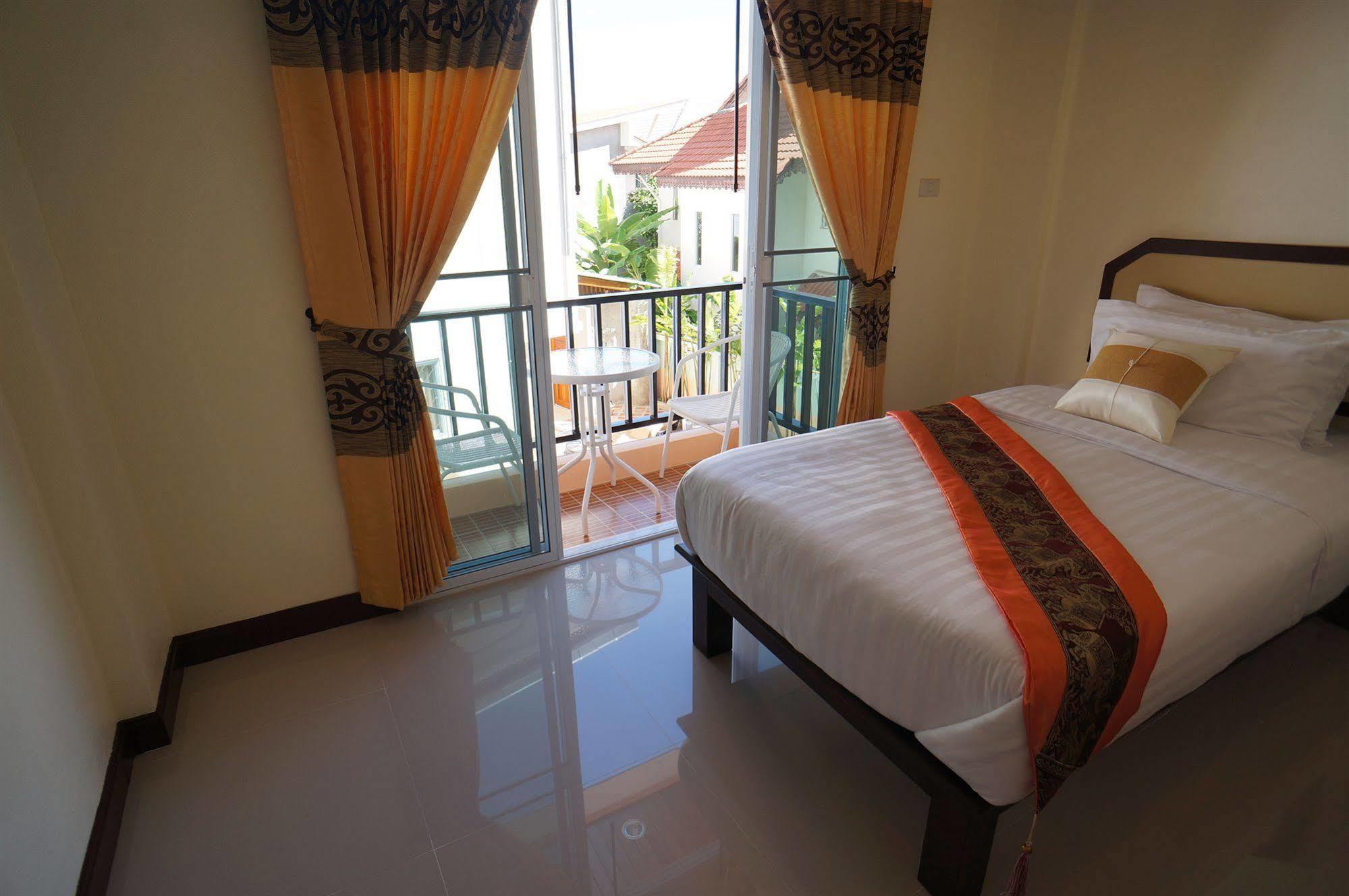 Hotel Manee Cool Mueang à Chiang Mai Extérieur photo