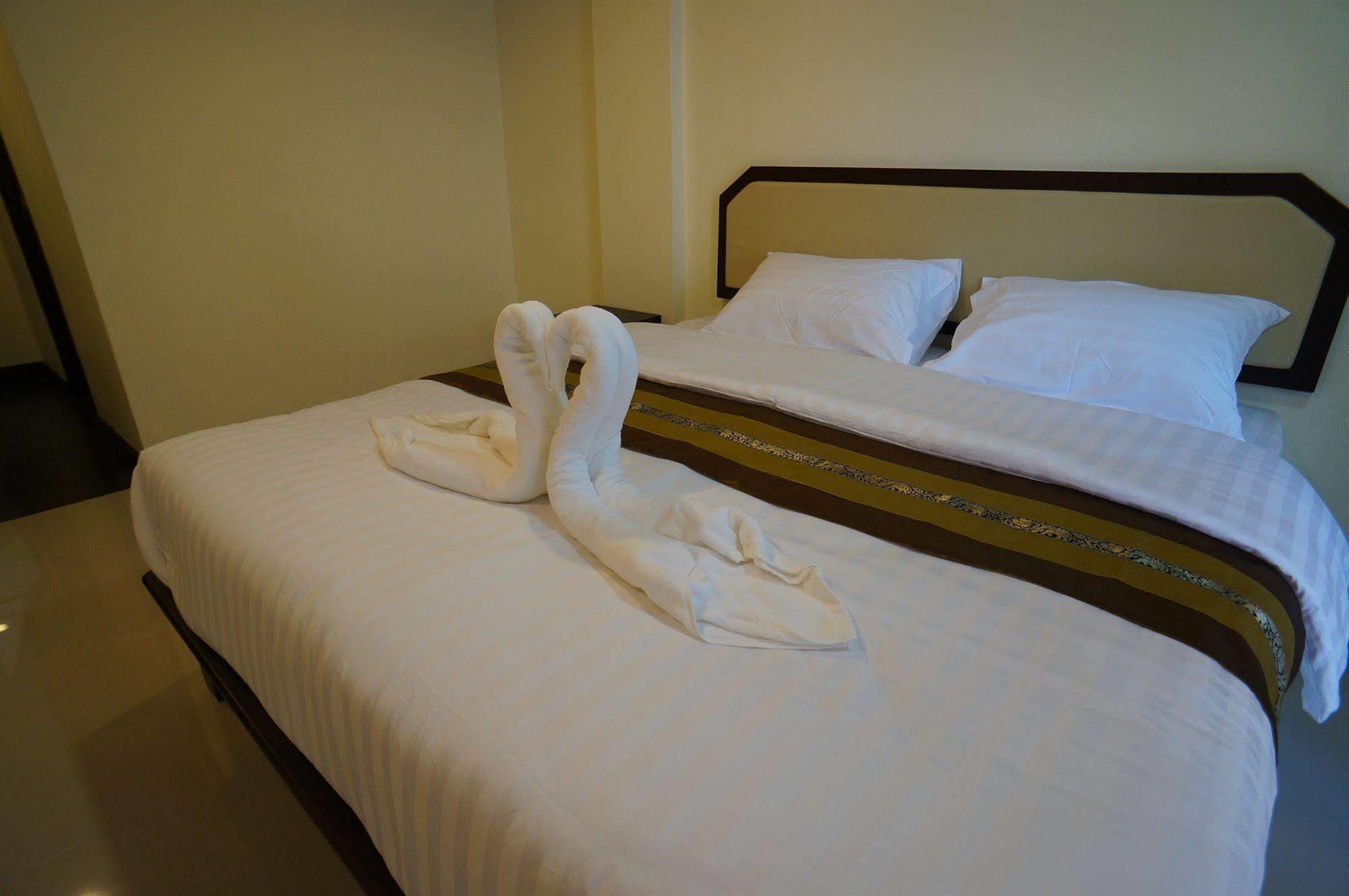 Hotel Manee Cool Mueang à Chiang Mai Extérieur photo