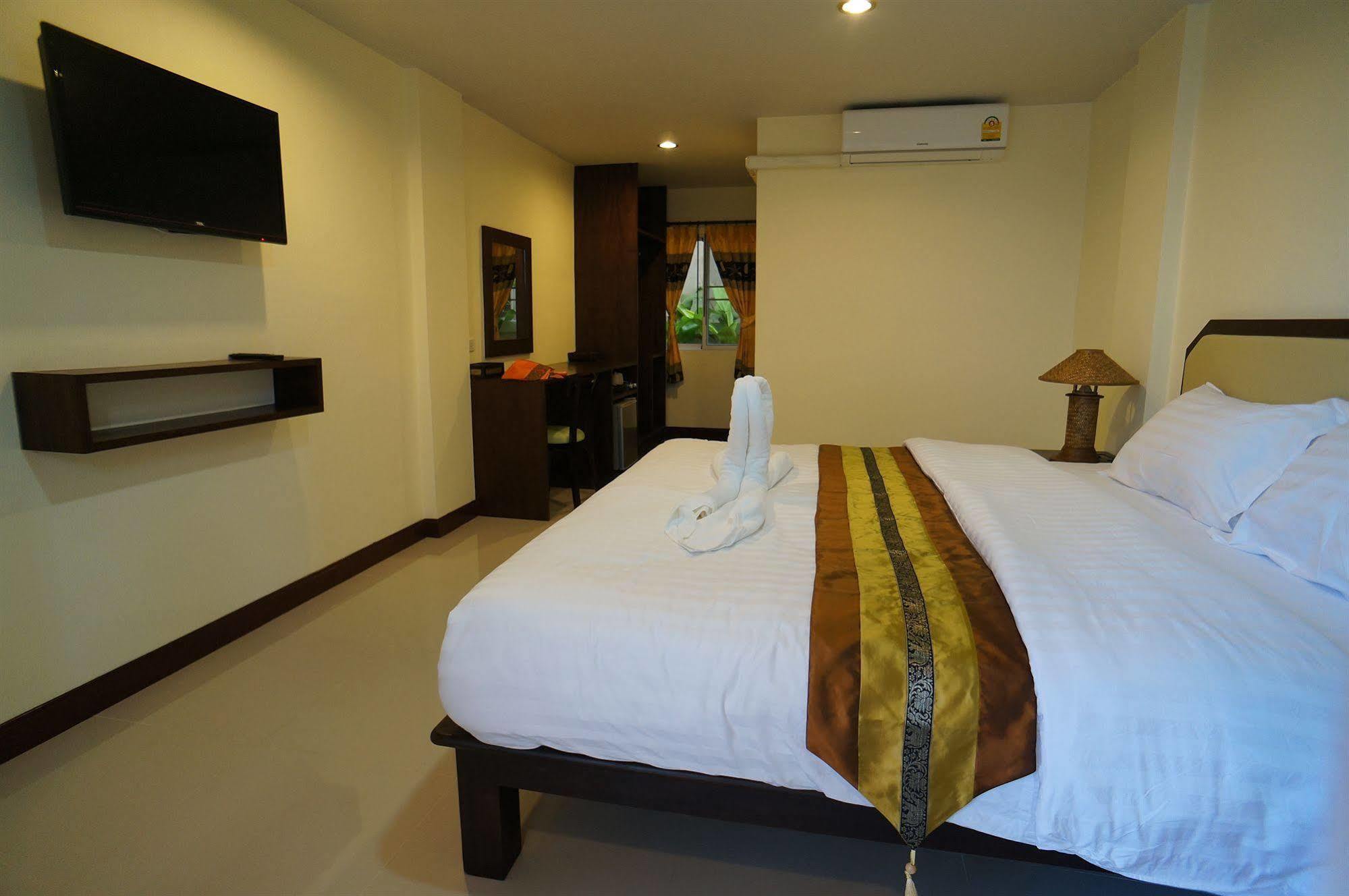 Hotel Manee Cool Mueang à Chiang Mai Extérieur photo