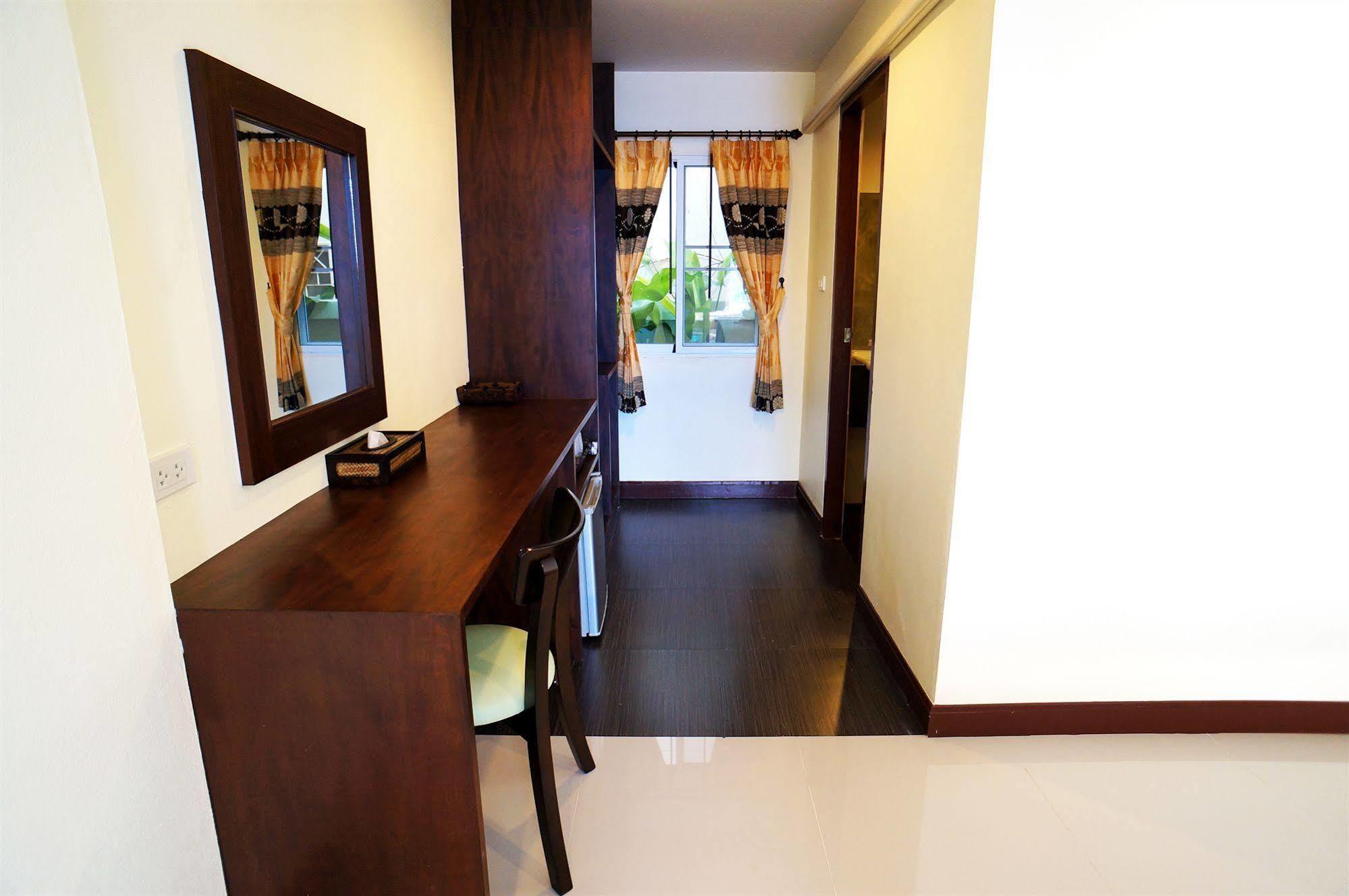 Hotel Manee Cool Mueang à Chiang Mai Extérieur photo