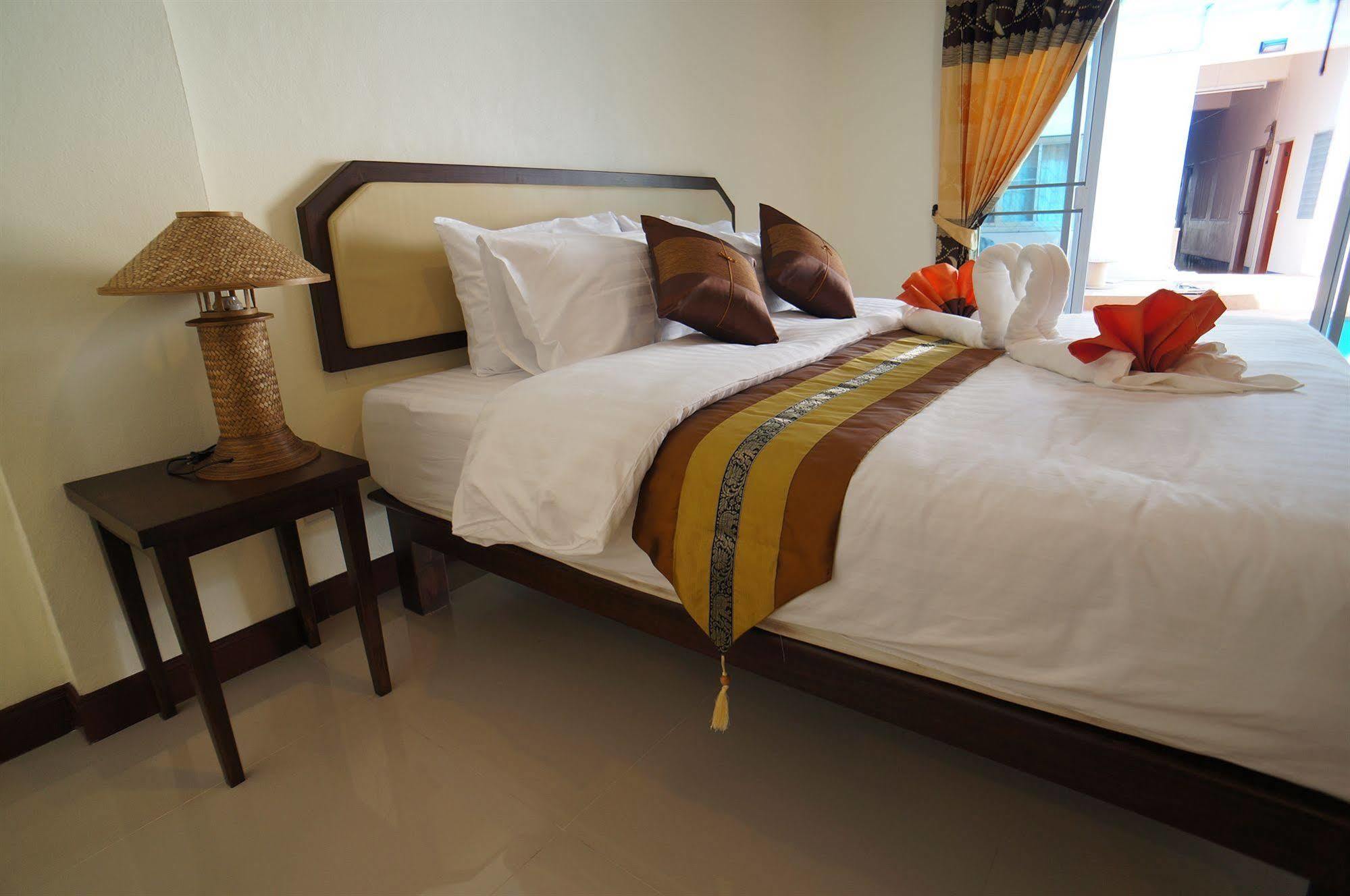 Hotel Manee Cool Mueang à Chiang Mai Extérieur photo